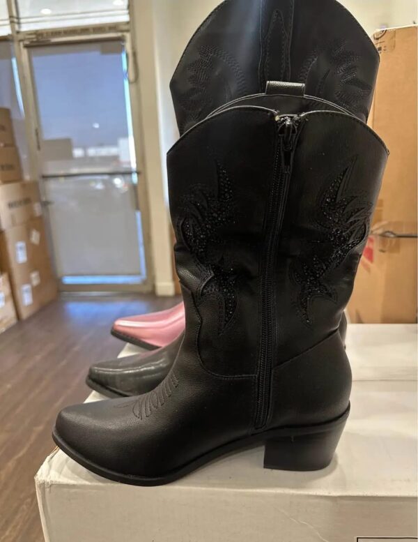 Cowboy Boots Pallet Liquidation - Image 23